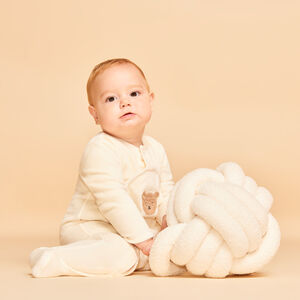 Pyjama van fluweel met patch van pluche beer voor baby