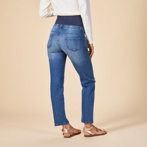 Jeans boyfriend voor zwangerschap met hoge hoofdband en used effect 