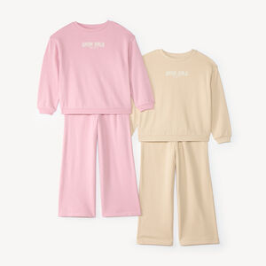 Set van 2 meisjes joggingoutfits met een sweatshirt en een wijde broek. 