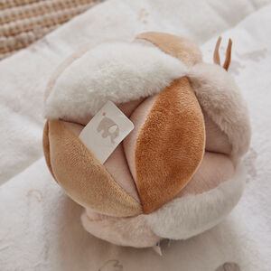 Grijpspeelbal Bali, Moka & Snow Montessori 