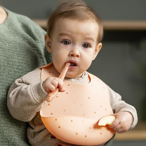 Slabbetje met opvangbakje - Silicone - Perzik/sterren 