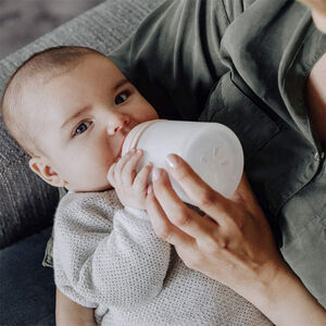 Suavinex Zero.Zero antikrampfles met langzame doorstroming S 180 ml roos 