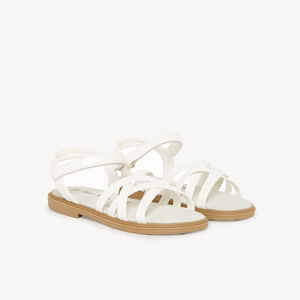 Witte sandalen met kruisbandjes voor meisjes 