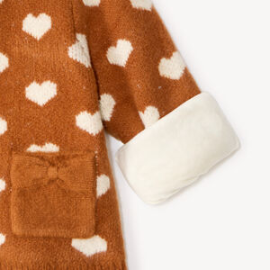 Gebreide vest voor babymeisjes met hartmotief 