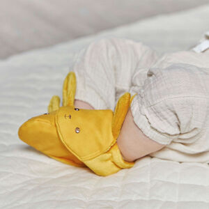 Lapinoo geboortekoffer ocre met knuffeldoekje, bijtring en pantoffels 