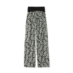 Wide and flowing pants with a high printed waistband for pregnant women. 
