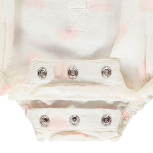 Combinaison courte imprimée cœur pour bébé fille 