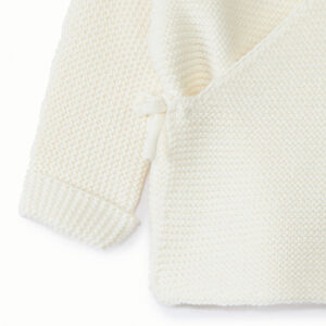 Gebreid schuimsteekvestje effen voor babymeisje 