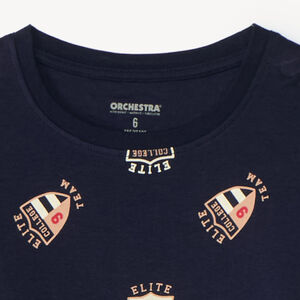 Langzaam lang pyjama 2-delig jongen met schooljonge badgesprint 