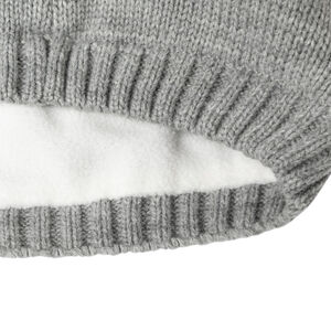 Muts in gebreid met nep bont pompons 