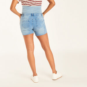 Jeansshort voor zwangerschap met versleten effect en hoge band. 