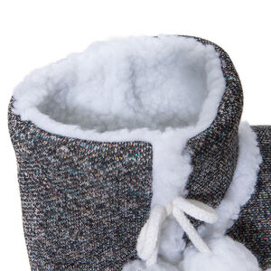 Chaussons forme bottines en tricot avec pompons 