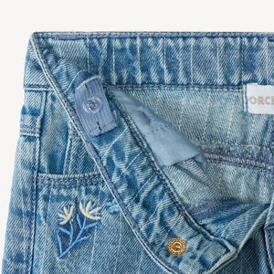 Short van denim met stiksels en geborduurde bloemen voor babymeisje 