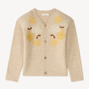 Gebreide meisjesvest met geborduurde bloemen 