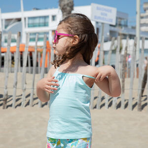 Set van 3 effen hemdjes voor meisjes met dunne bandjes en appelprint 