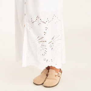 Robe longue en voile et broderie anglaise pour femme enceinte 