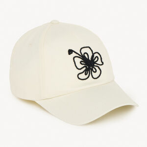 Petite casquette unie avec des fleurs de tiaré en cording pour filles. 