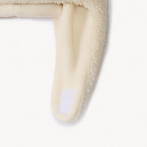 Muts met speelse berenoren in sherpa met micropolaire voering voor babyjongens 