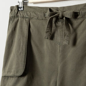 Korte zwangerschapsbroek van stof met lage taille 