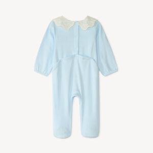 Licht slaapkleed met volantkraag van Engelse borduur voor meisjesbaby. 