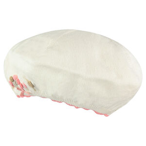 Tricot muts met geborduurde bloemen en strik 