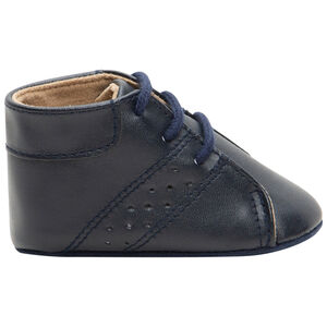 Soepele laarsjes met ledereffect en veters 