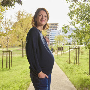 Pull en tricot avec manches ajourées pour femme 