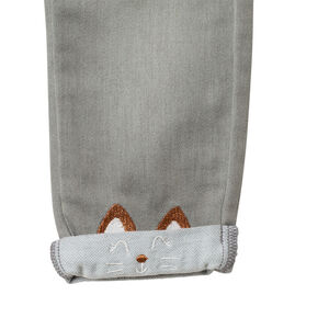 Jeans met used look, geborduurde poezen en zakken voor babymeisjes 