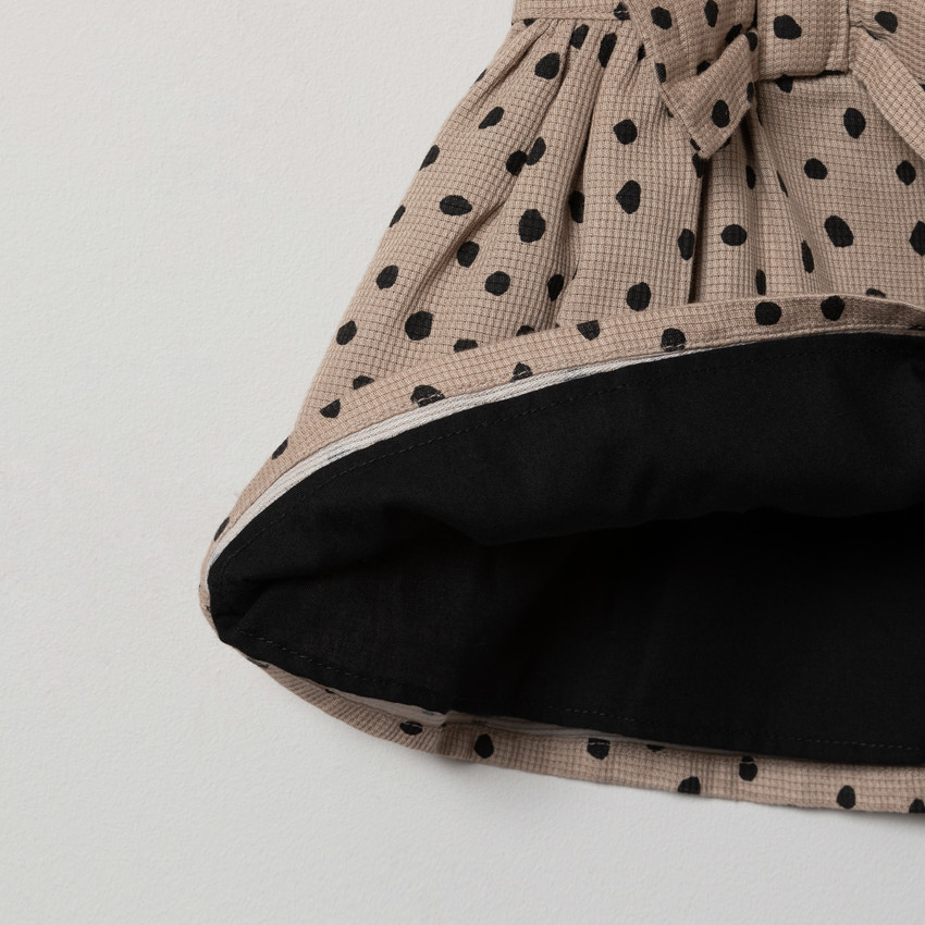 Robe manches courtes à pois all-over et noeuds 