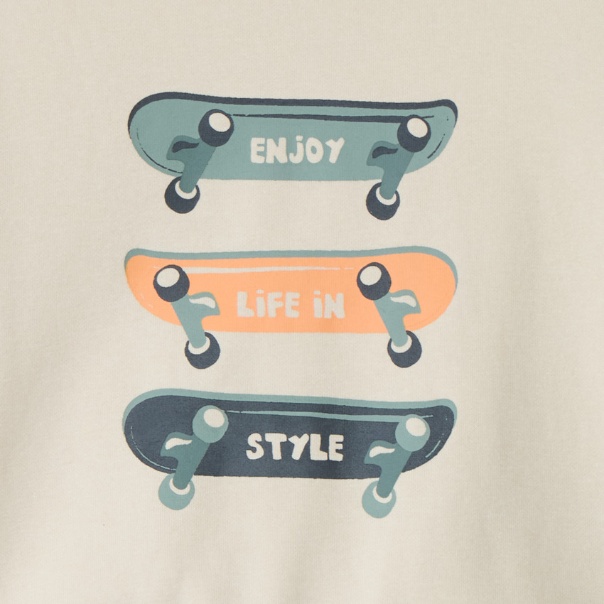 Oversized gebreid sweatshirt met print voor jongens. 