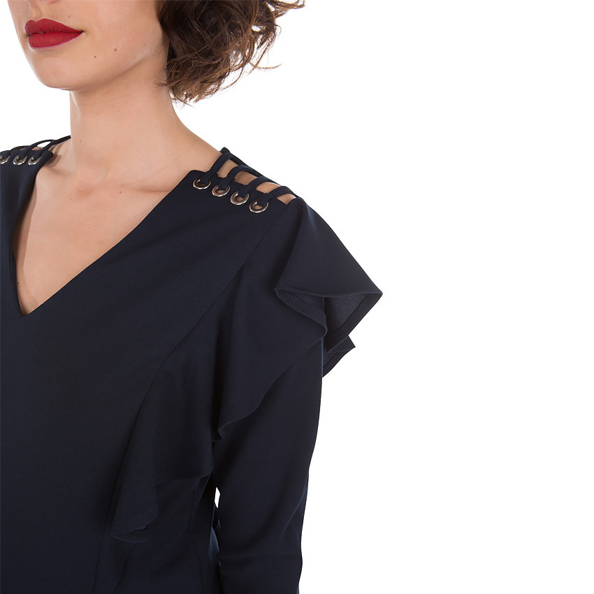 Zwangerschapsjurk met driekwartmouwen, volants en ogen aan de schouders 