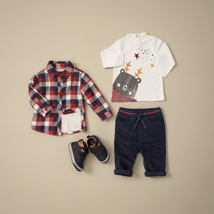 Laarsjes met ledereffect, klittenbandsluiting en contrasterende rand 