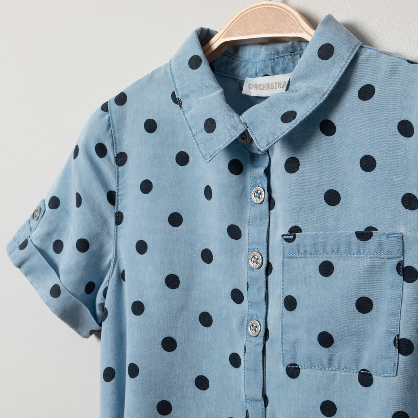 Robe chemise manches courtes à pois all-over et ceinture tressée 