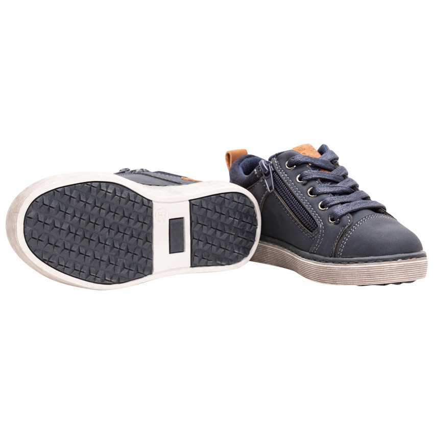 Lage sneakers met marineblauwe veters met camelkleurige toetsen va maat 23 tot 28 