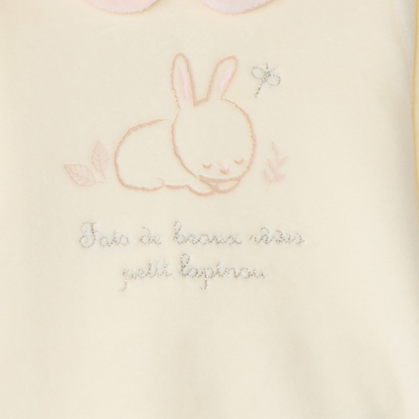 Pyjama 2 pièces lapin en velours pour bébé fille avec finitions différentes selon l'âge  