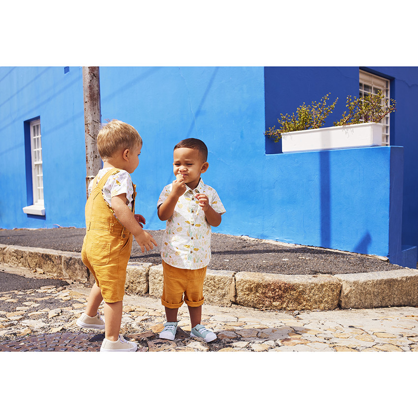 Tweedelige set met bladprint voor baby jongen 