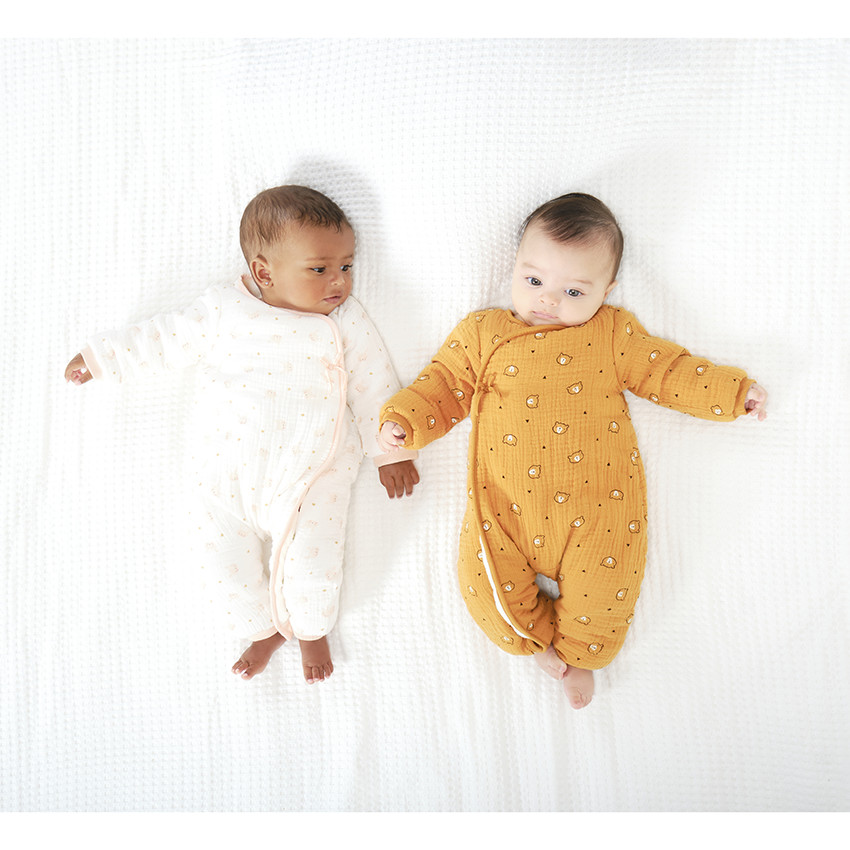 Combinaison longue en double gaze de coton imprimé lapins pour bébé fille 
