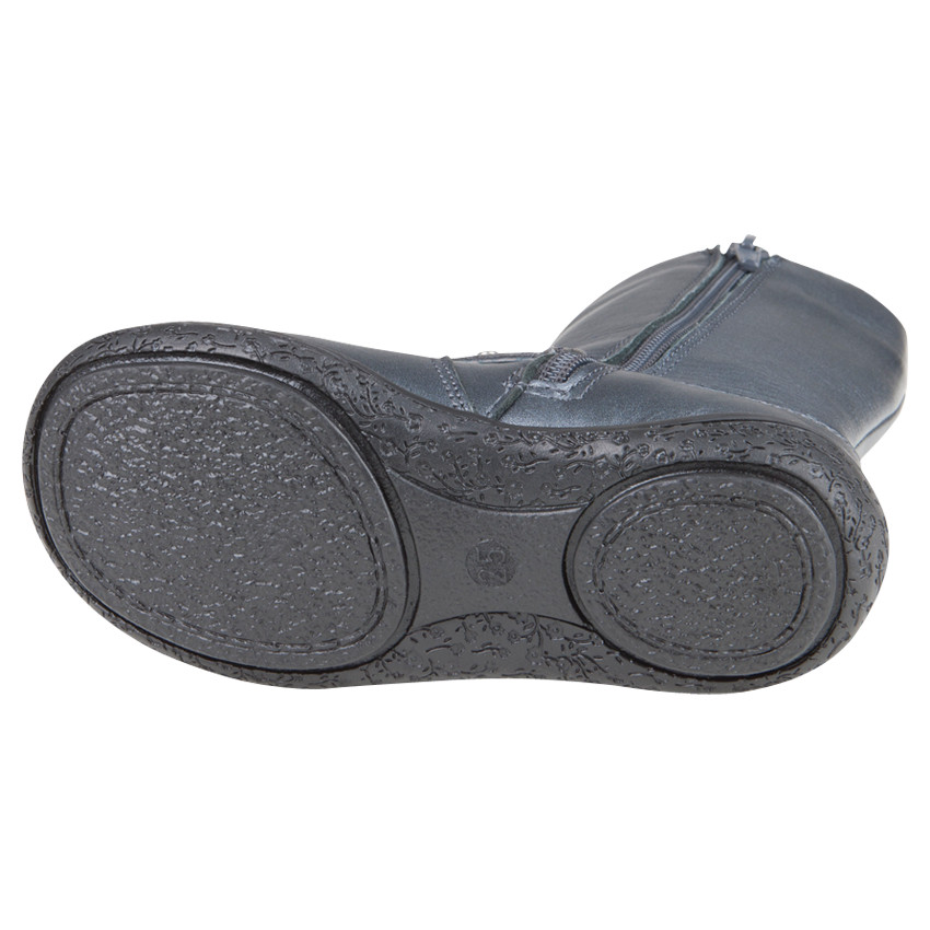 Bottes argentées en cuir avec boucles et rivets 