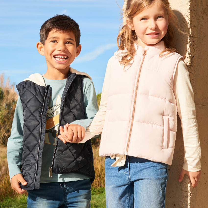 Mouwloze gewatteerde donsjas met kap voor jongen 