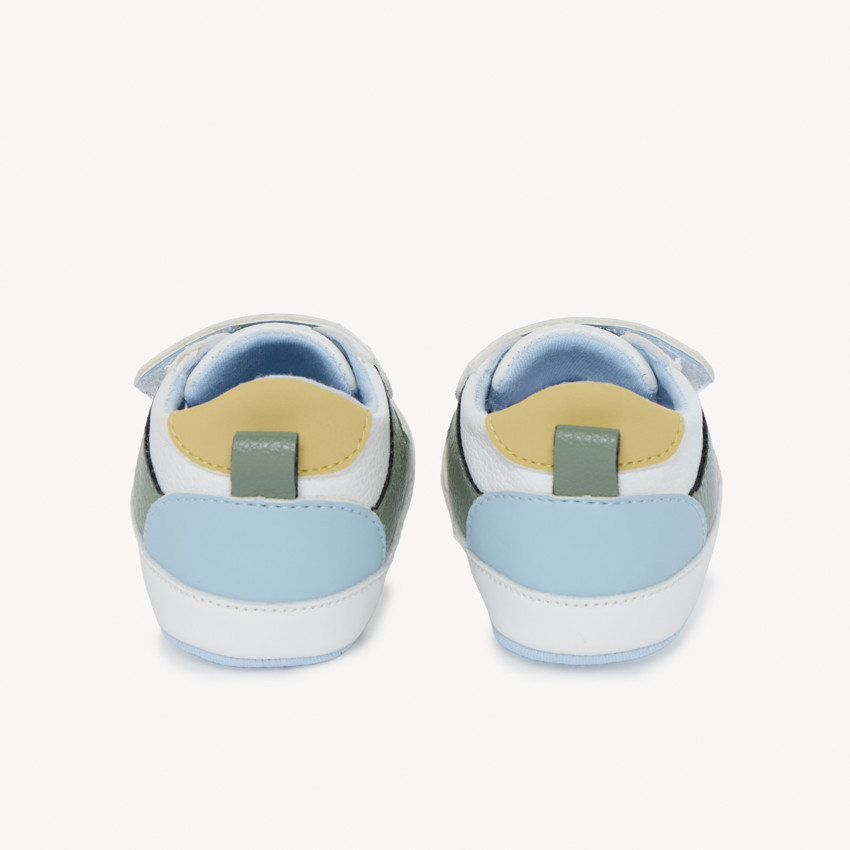 Schoenen met contrasterende inzetstukken voor babyjongen 