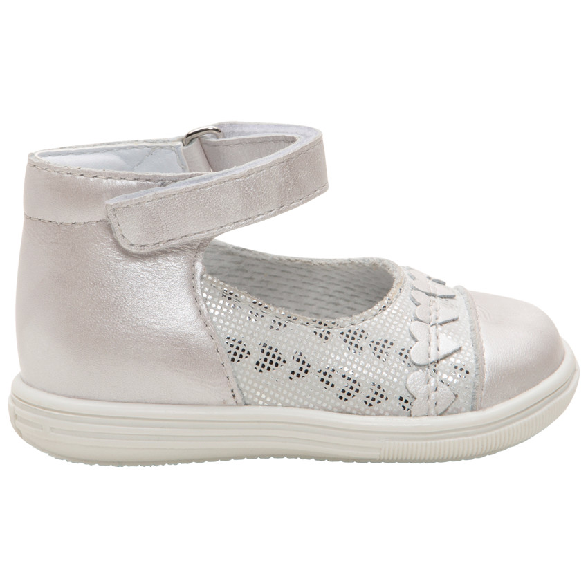 Babies en cuir irisé et coeurs reliéfés 