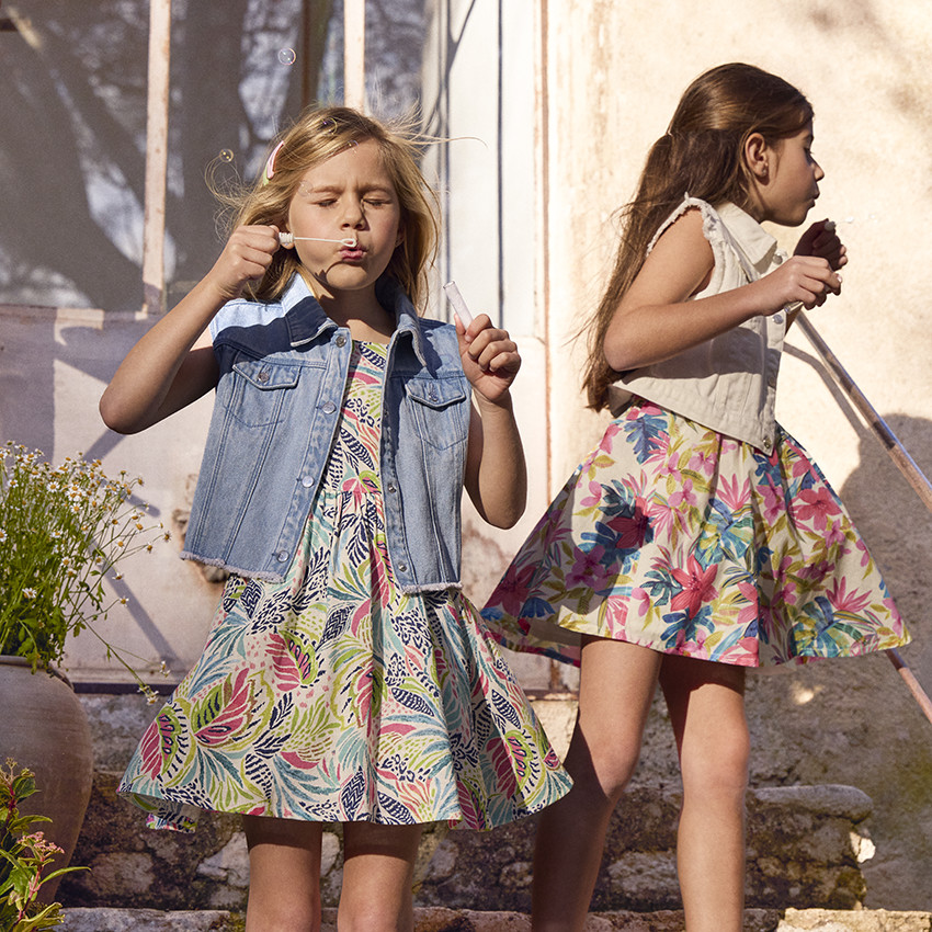 Mouwloze jeansvest met raw cut voor meisjes 