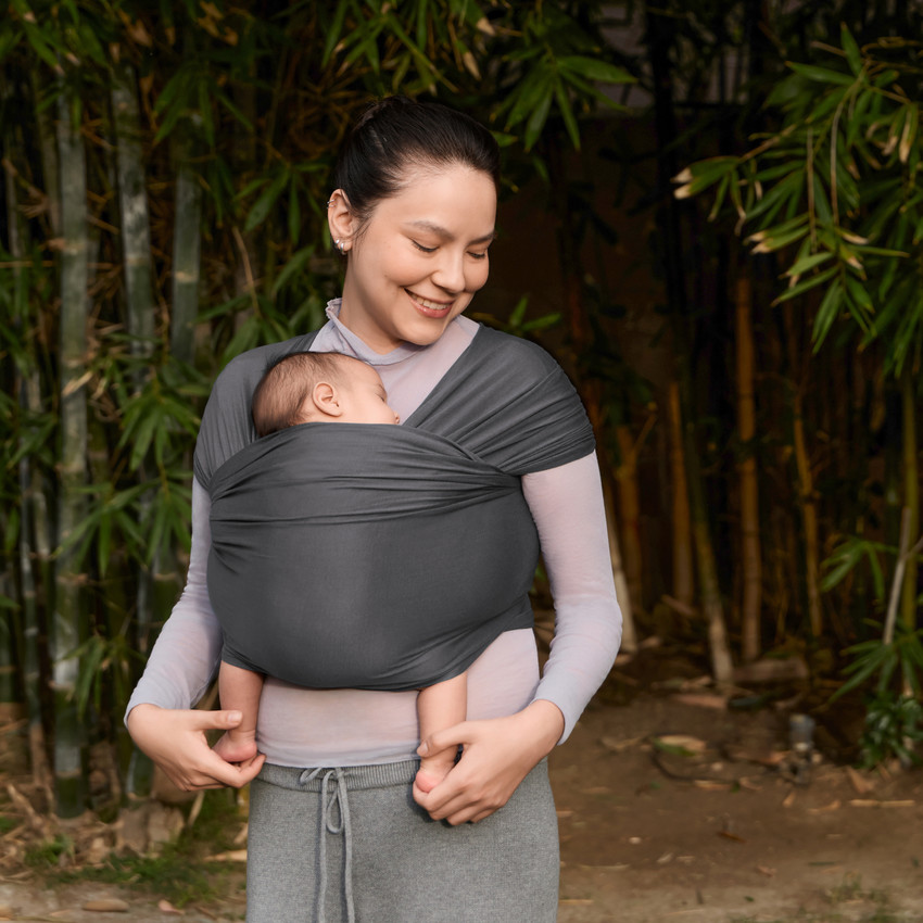 Draagdoek gebreid Aura Soft black Ergobaby ultralicht en makkelijk te knopen 
