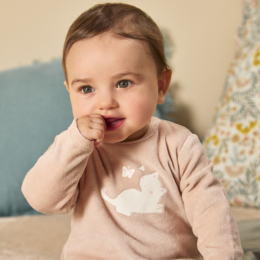 Dors-bien en velours uni beige avec chat fantaisie pour bébé  