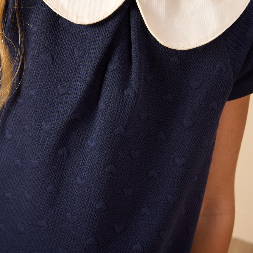 Korte mouwen jurk met reliëfharten en Claudine kraag voor meisjes 