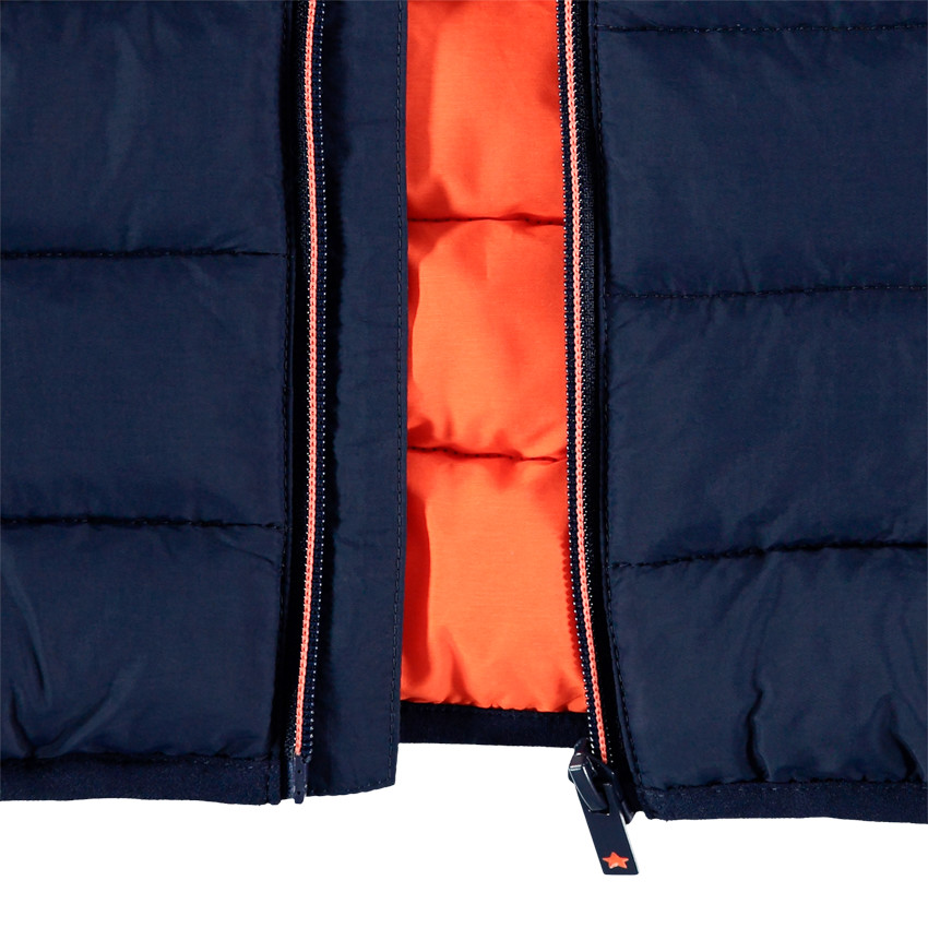 Dunne gewatteerde donsjas met draagtas, voor jongens. 