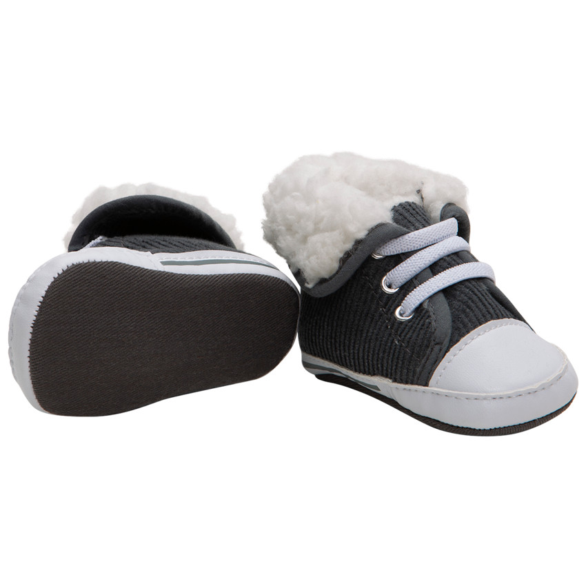 Baskets côtelées avec revers en fausse fourrure  