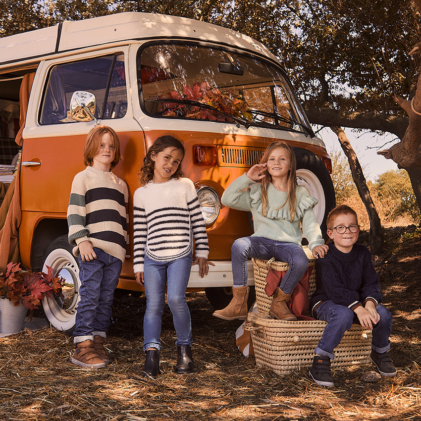 Pull à rayures tricolores en maille tricot + col cheminé pour garçon 