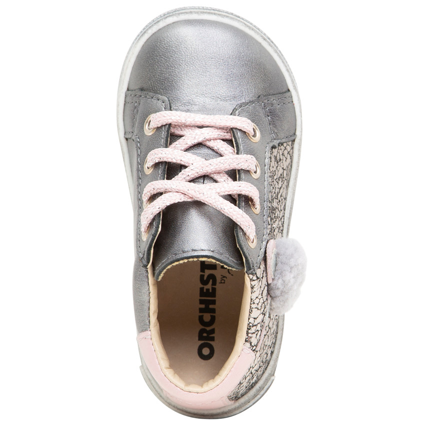 Zilveren, lederen laarsjes met veters en pompon aan de zijkant 