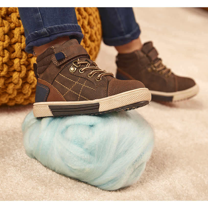 Bottillons marron avec scratch et lacets pour garçon 